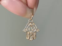 Hamsa Hand Pendant – Symbol of Protection and Blessings