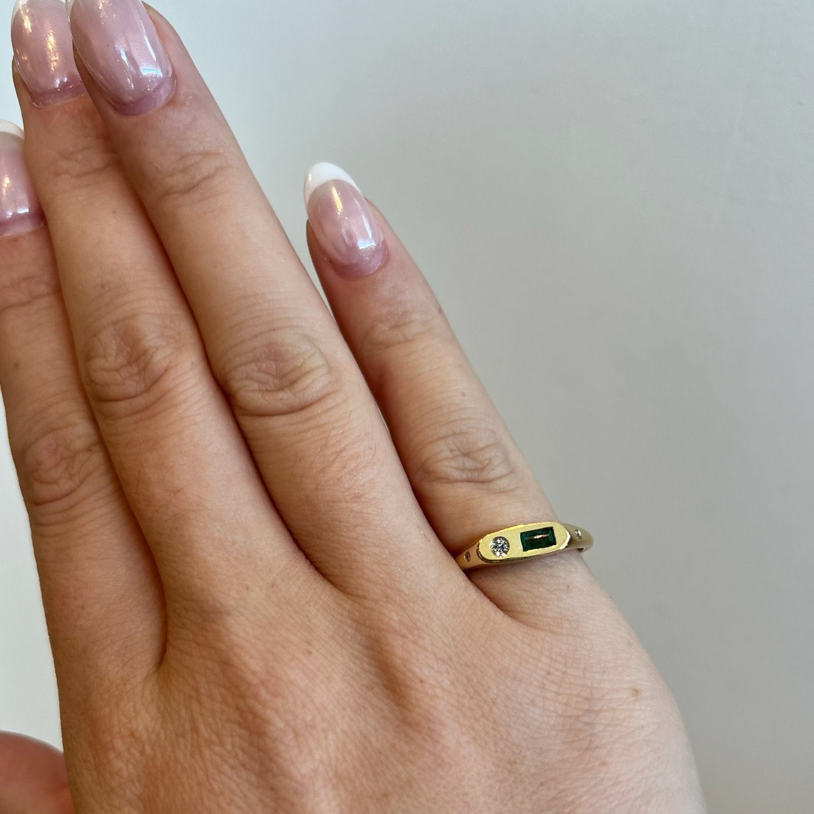 EF COLLECTION RINGS Emerald and Round Diamond Treasure Ring