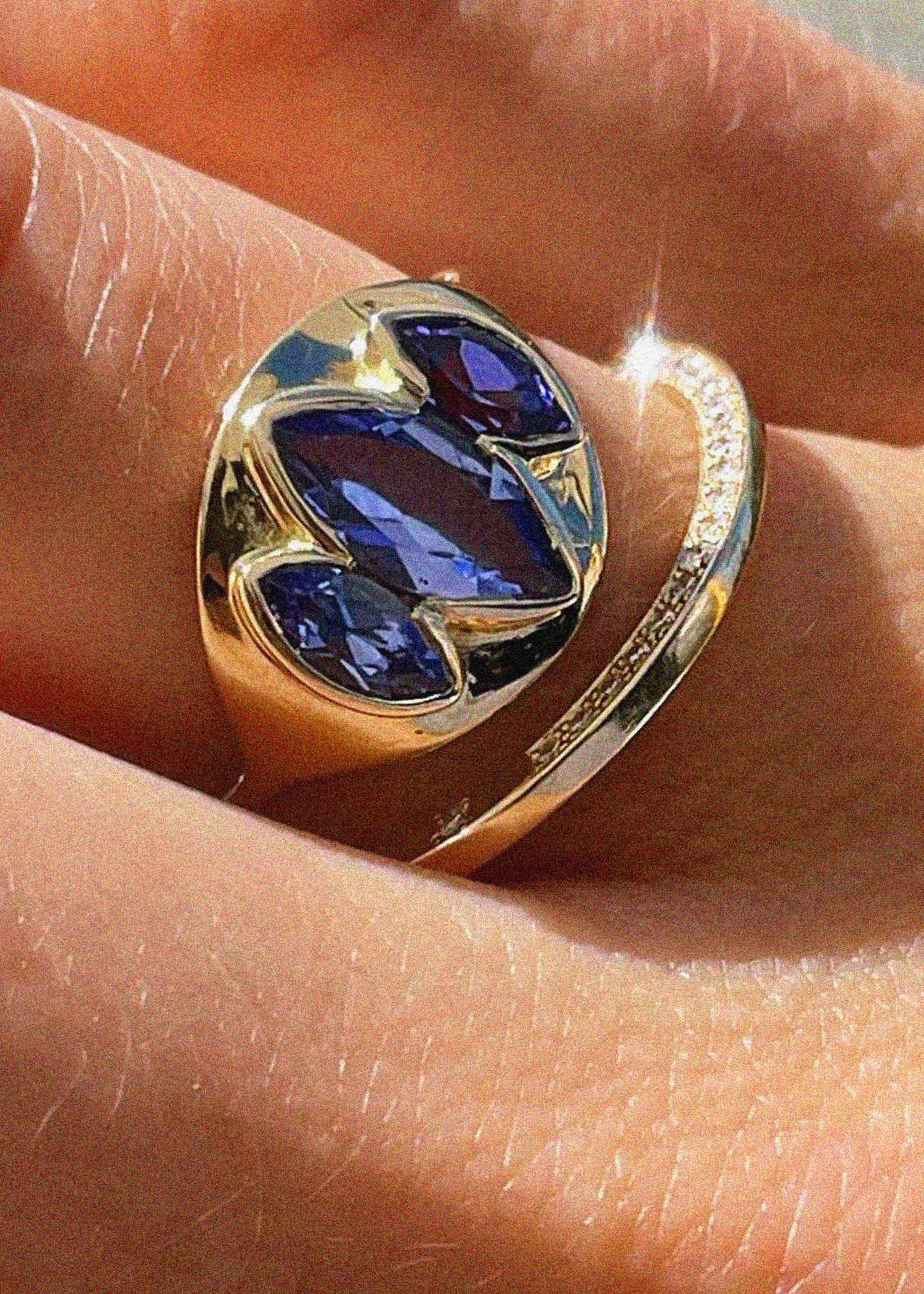 christinamagdolna RINGS Light Ring in Tanzanite