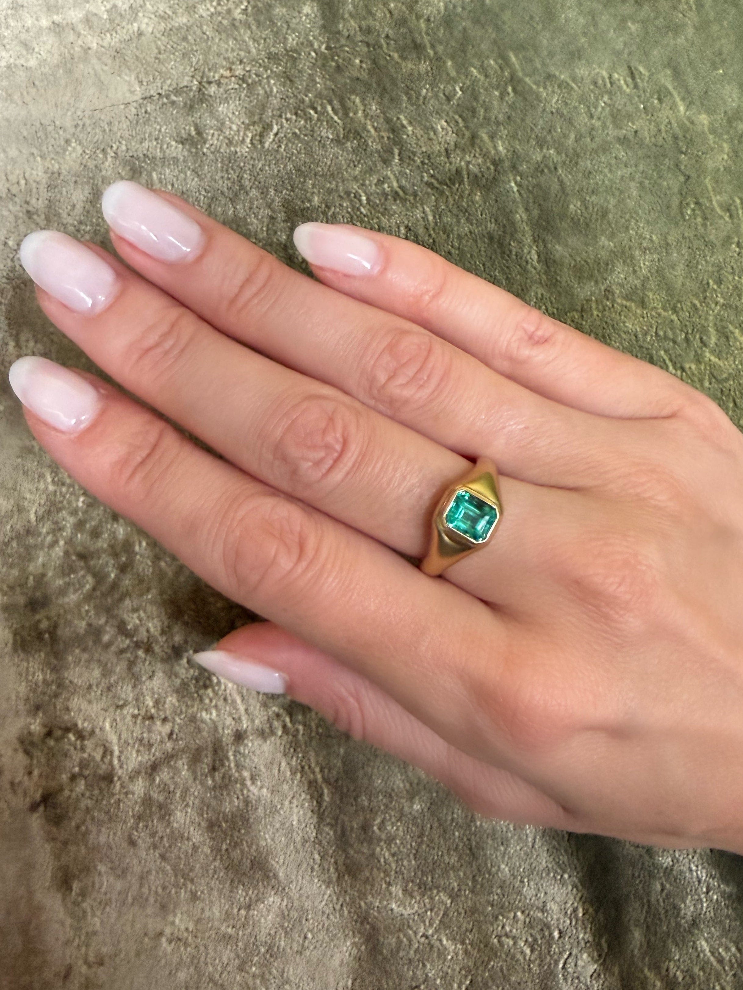 FADE TO BLACK STUDIO RINGS Relic Emerald Ring