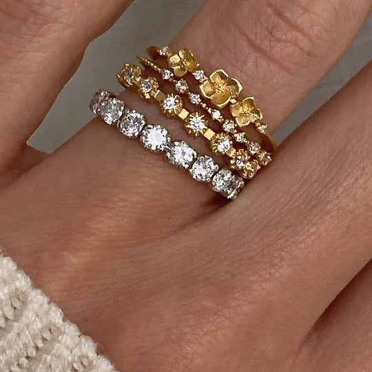 Delicate Flowers Diamond Ring